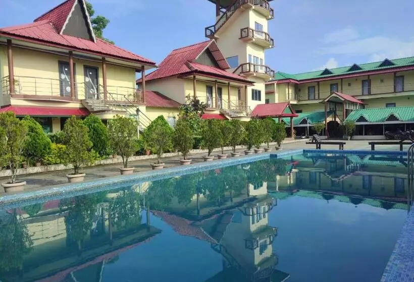 Hotelli Maa Greenary View   A Holiday Resort