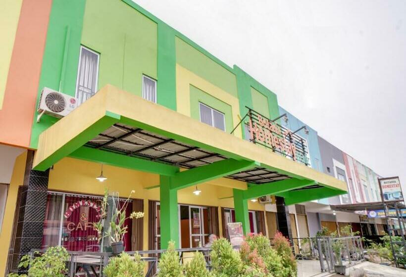 בית מלון כפרי Oyo 90024 Botania Homestay & Cafe