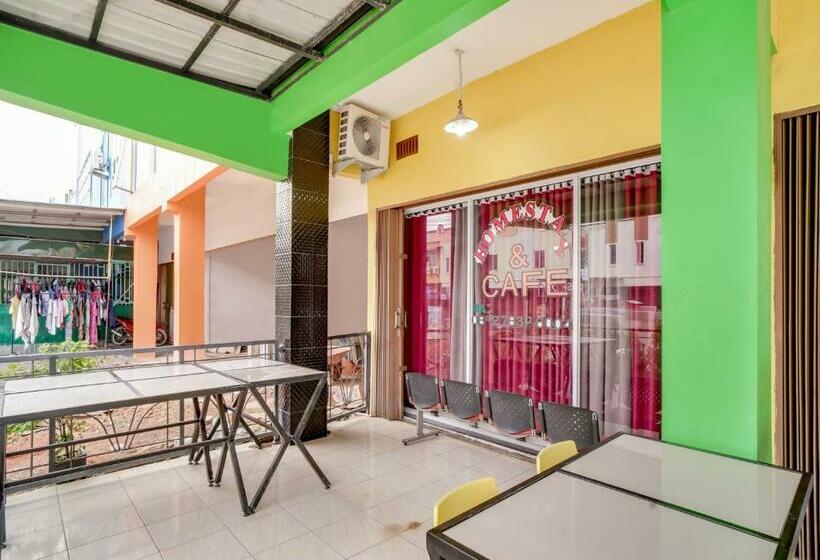 בית מלון כפרי Oyo 90024 Botania Homestay & Cafe