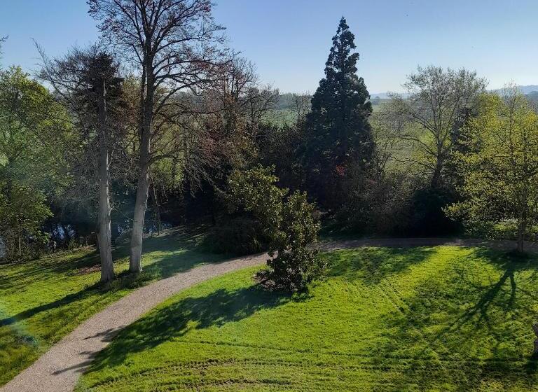 פנסיון Chateau De Hiéville