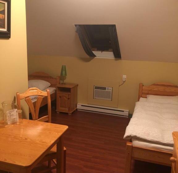 ベッドアンドブレックファースト Crowsnest Vineyards Guesthouse