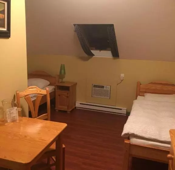 Aamiaismajoitus (B&B) Crowsnest Vineyards Guesthouse