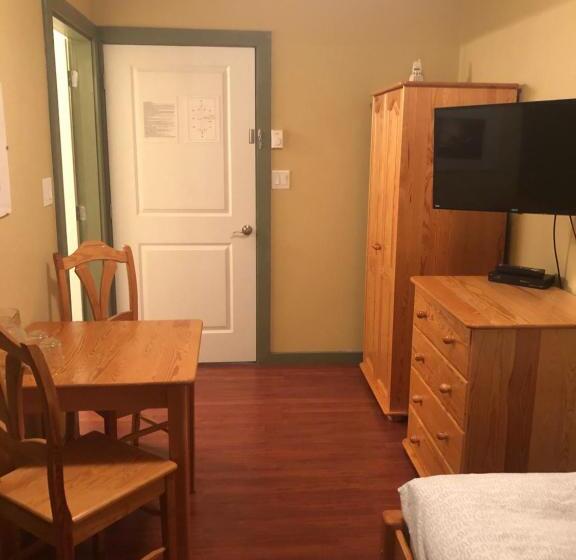 ベッドアンドブレックファースト Crowsnest Vineyards Guesthouse