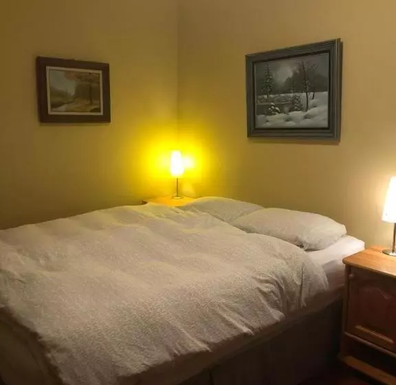 Aamiaismajoitus (B&B) Crowsnest Vineyards Guesthouse