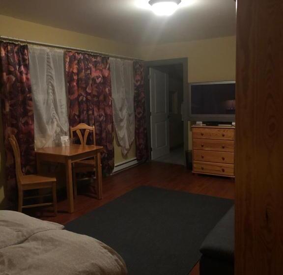 ベッドアンドブレックファースト Crowsnest Vineyards Guesthouse