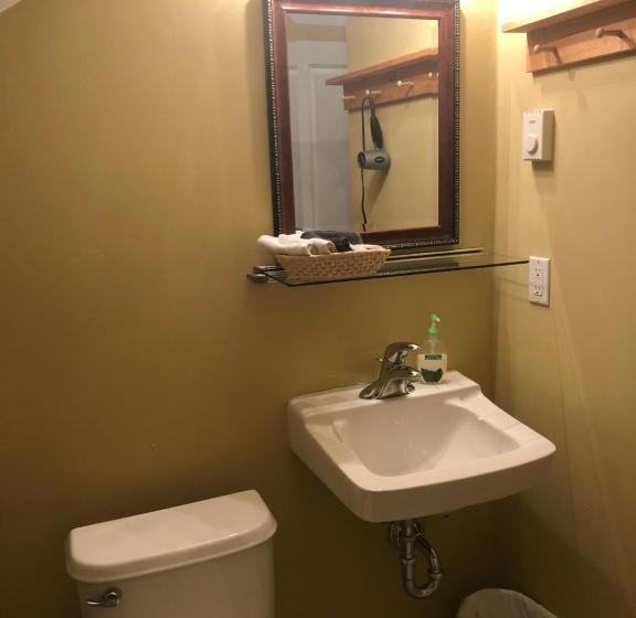 ベッドアンドブレックファースト Crowsnest Vineyards Guesthouse