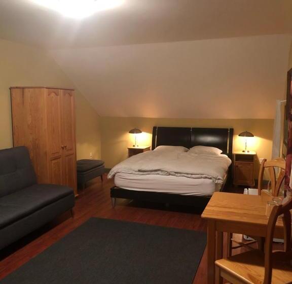 ベッドアンドブレックファースト Crowsnest Vineyards Guesthouse