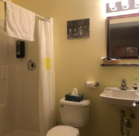 ベッドアンドブレックファースト Crowsnest Vineyards Guesthouse