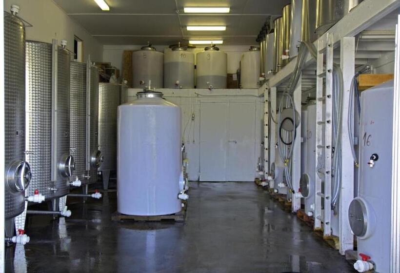 ベッドアンドブレックファースト Crowsnest Vineyards Guesthouse