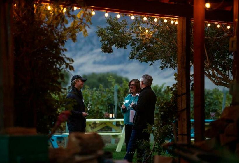 ベッドアンドブレックファースト Crowsnest Vineyards Guesthouse