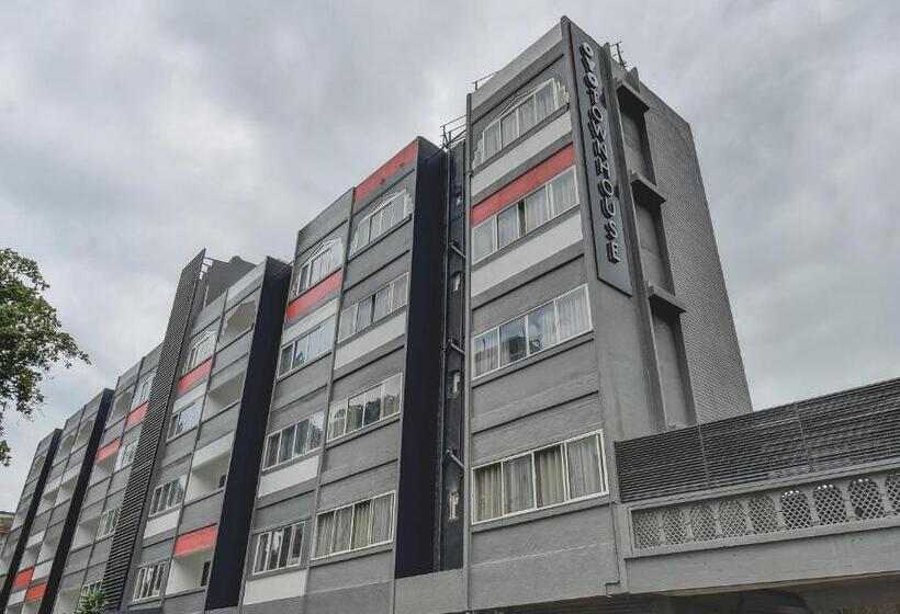 Отель Townhouse Century