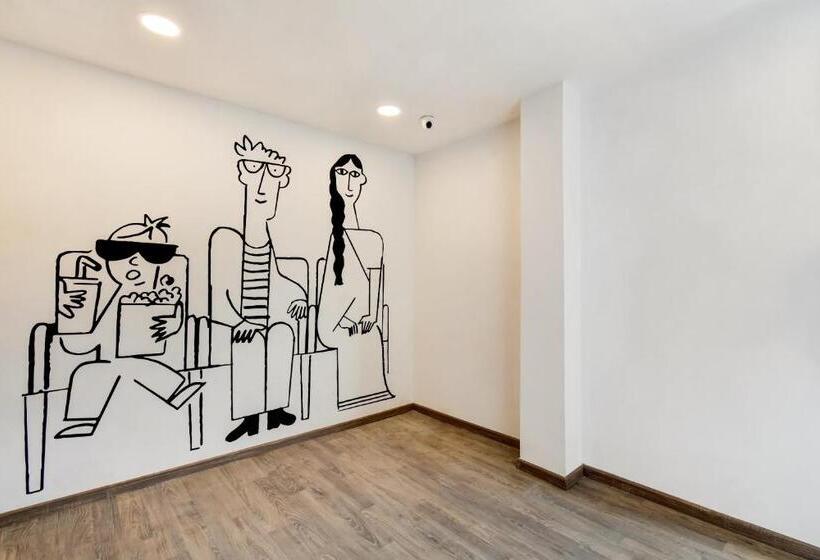 Отель Townhouse Century