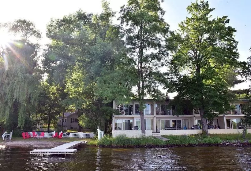 Motelli Delton Oaks Resort