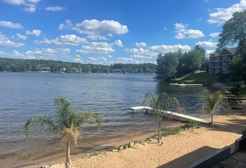 Motelli Delton Oaks Resort