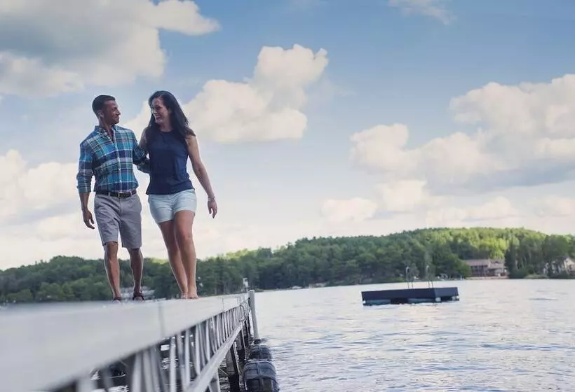 Motelli Delton Oaks Resort