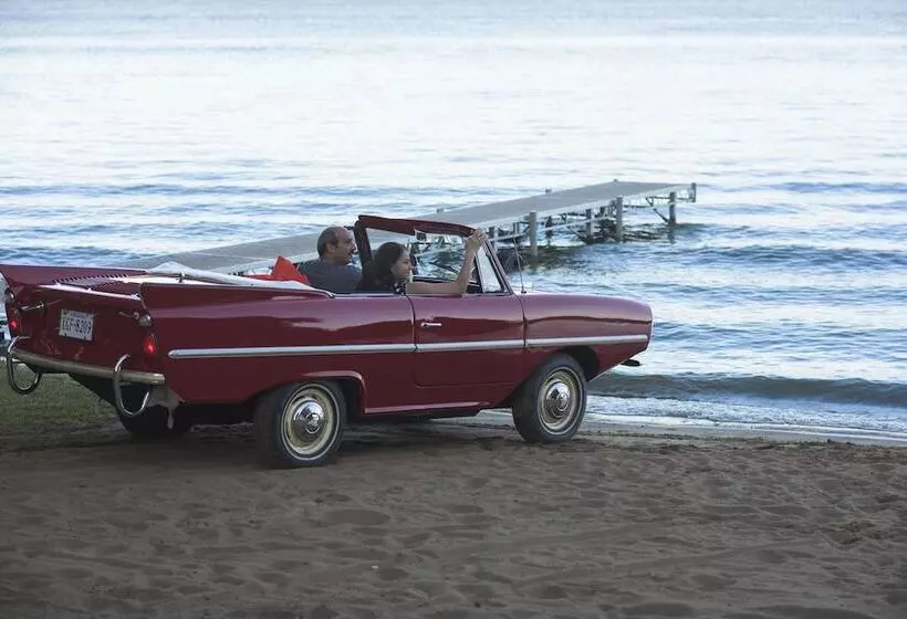 Motelli Delton Oaks Resort