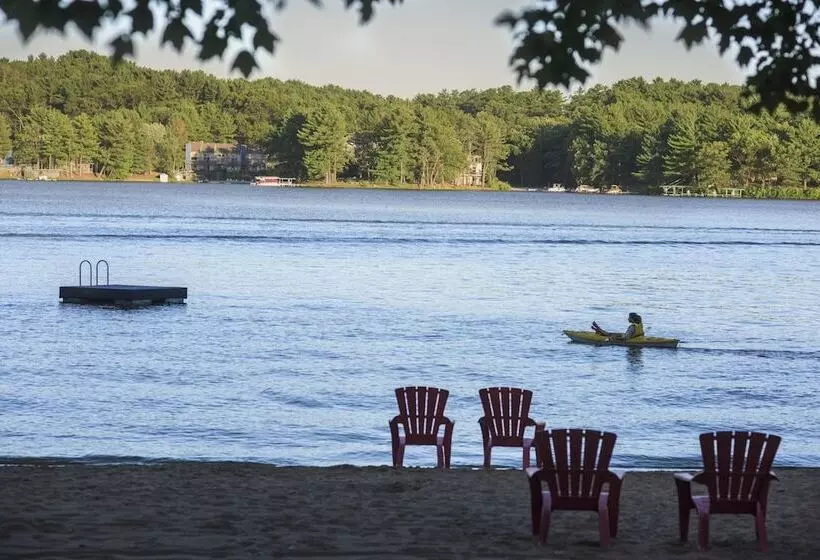 Motelli Delton Oaks Resort