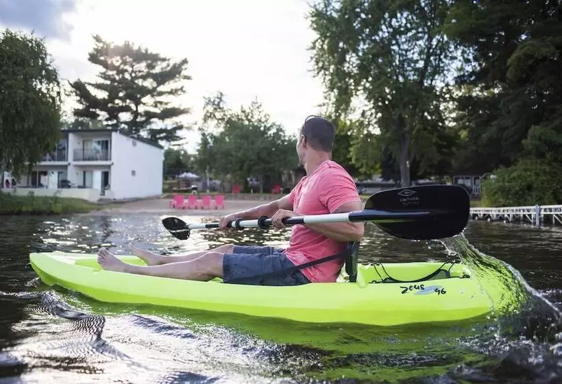 Motelli Delton Oaks Resort