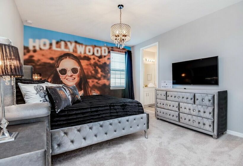 Exquisite 9bed 6.5ba Villa