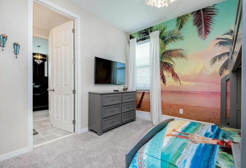 Exquisite 9bed 6.5ba Villa