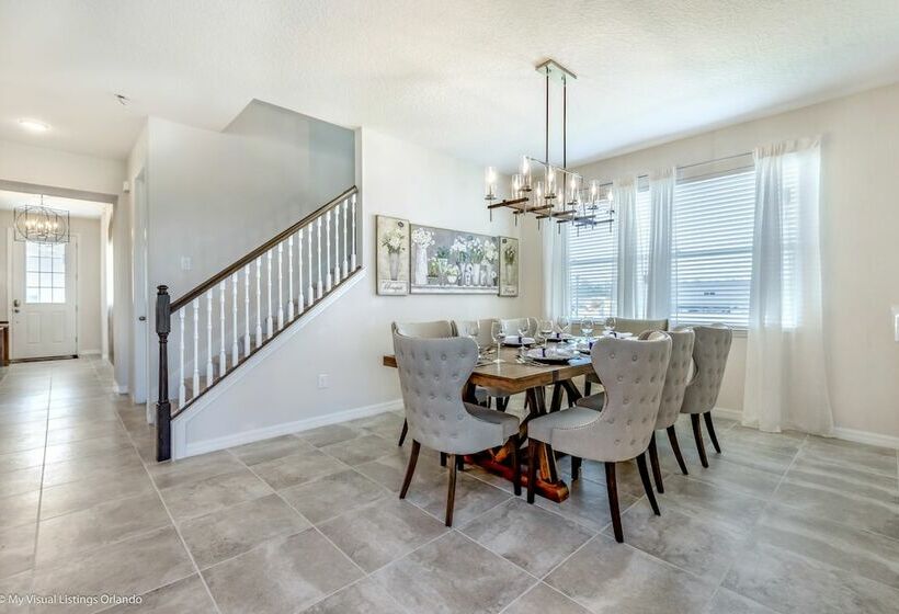 Exquisite 9bed 6.5ba Villa