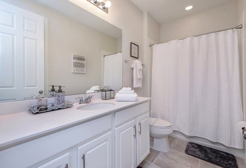 Exquisite 9bed 6.5ba Villa