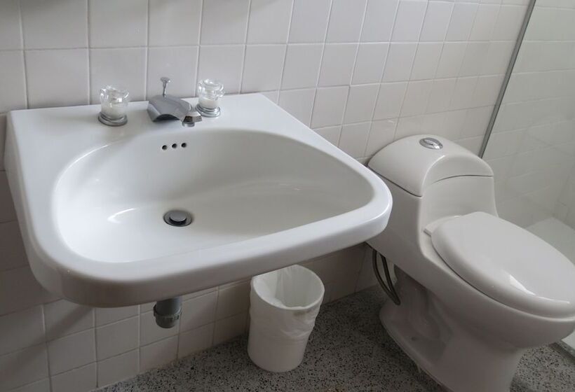 هتل Del Oeste B&b