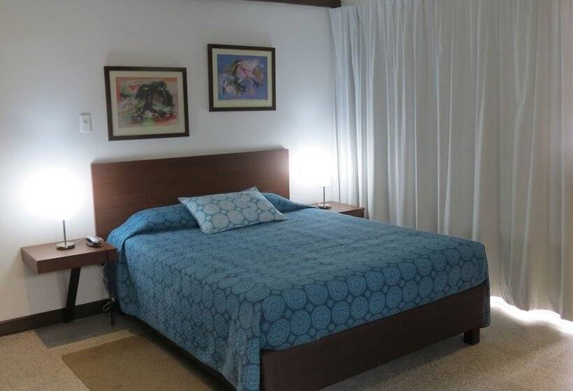 هتل Del Oeste B&b