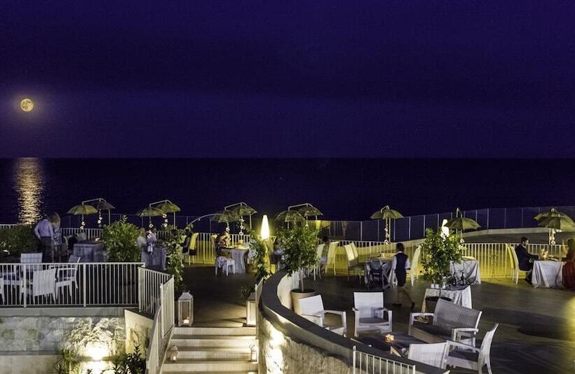 فندق Forte Village Resort Le Palme