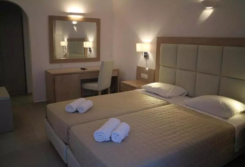 Отель Petinaros