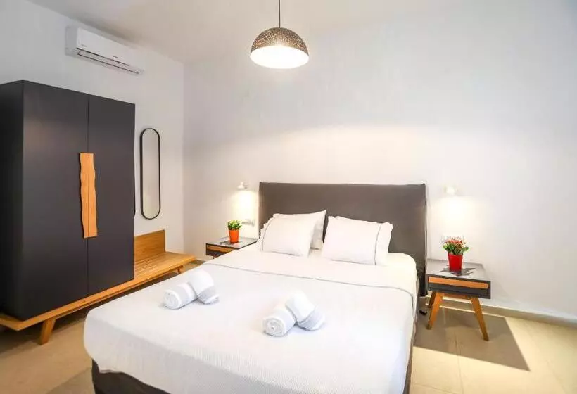 Отель Petinaros