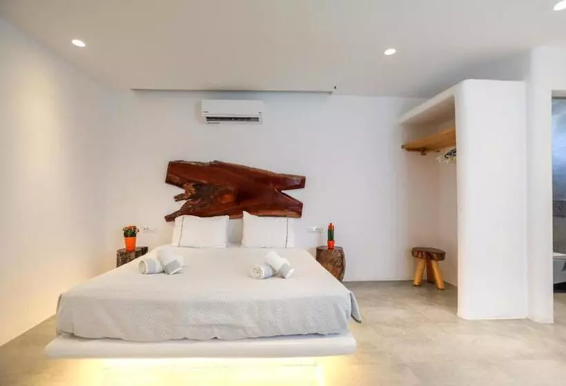 Отель Petinaros