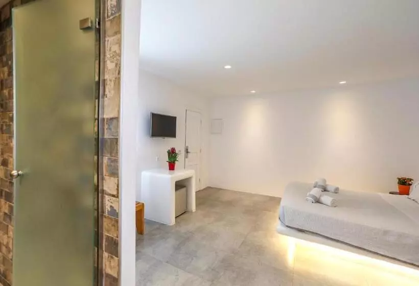 Отель Petinaros