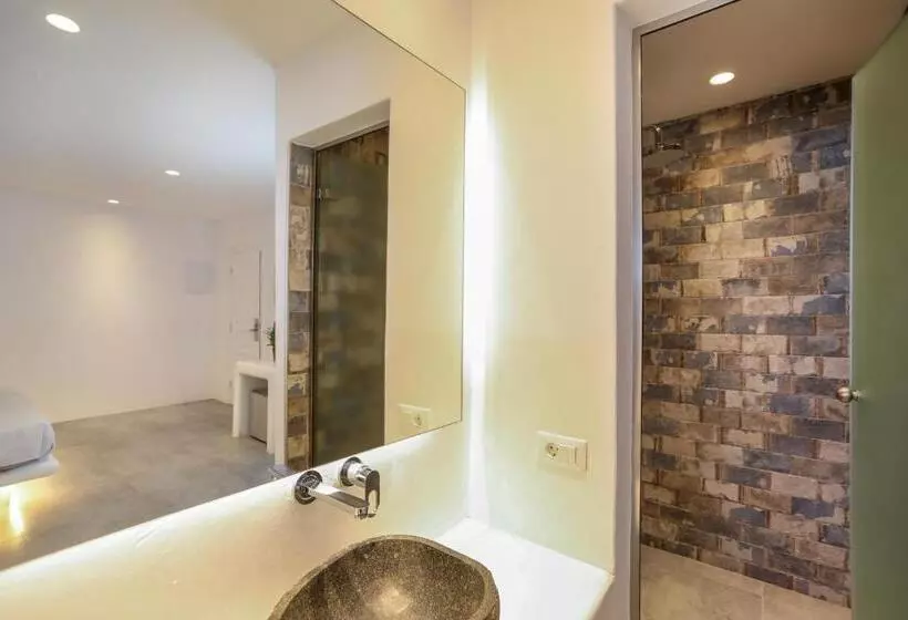 Отель Petinaros