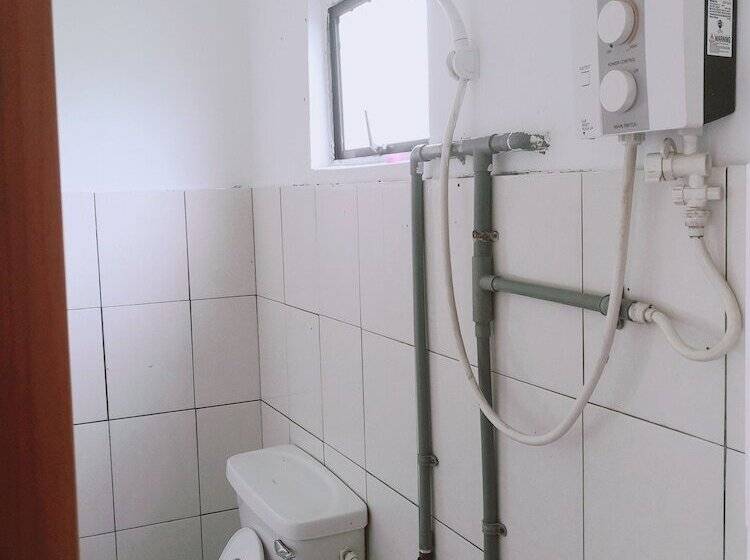 Pensió Maness Guesthouse & Homestay