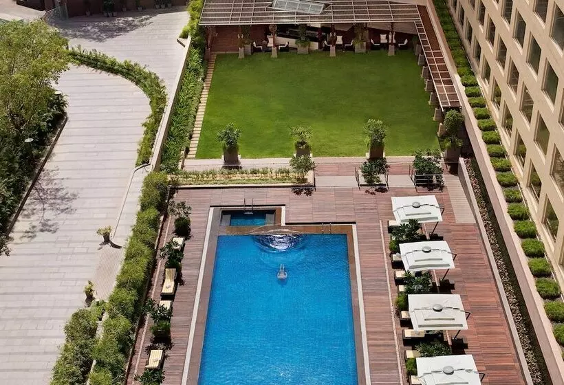 هتل Courtyard By Marriott Mumbai International Airport