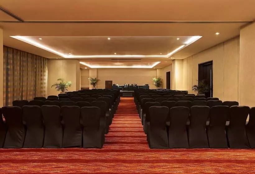 هتل Courtyard By Marriott Mumbai International Airport