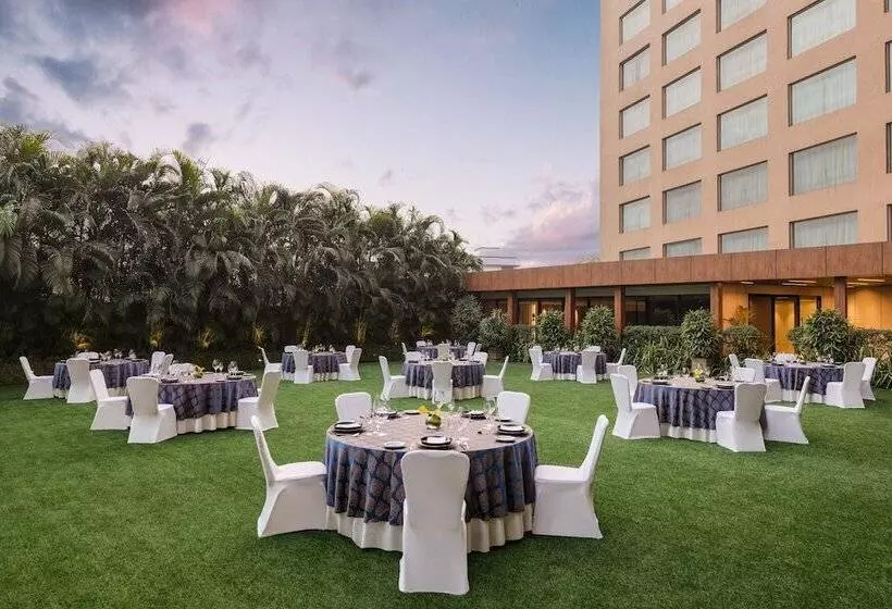 هتل Courtyard By Marriott Mumbai International Airport