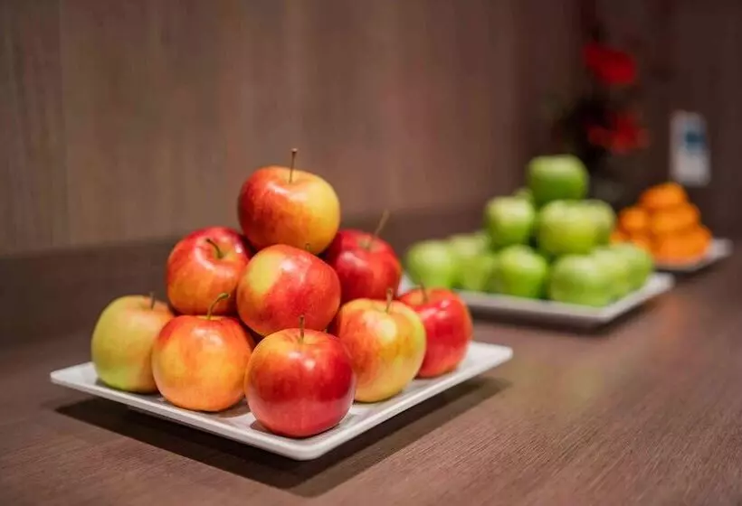 Отель Golden Tulip Zoetermeer Den Haag