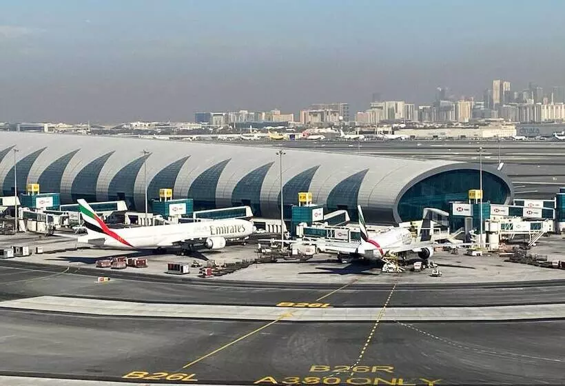 هتل Holiday Inn Express Dubai Airport, An Ihg