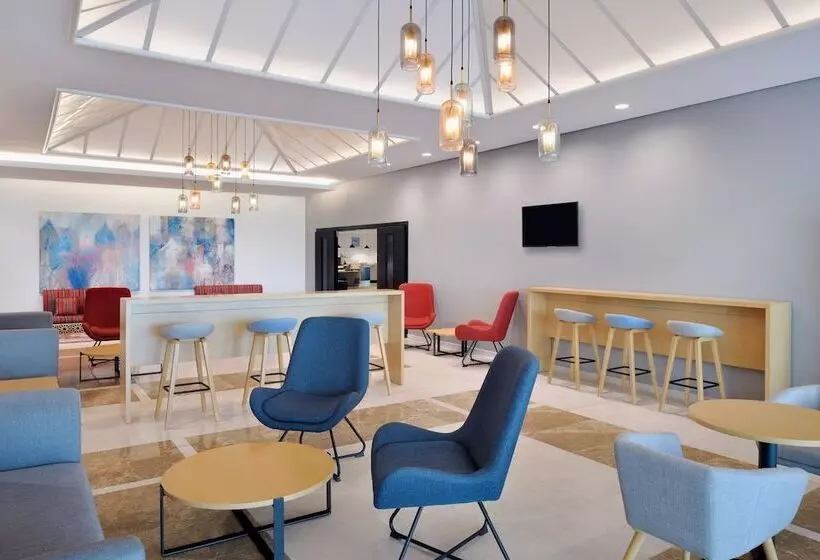 هتل Holiday Inn Express Dubai Airport, An Ihg