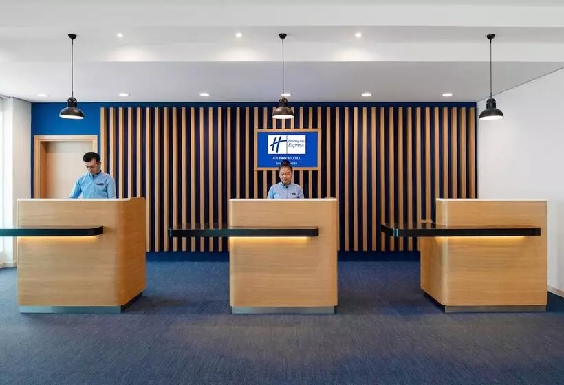 هتل Holiday Inn Express Dubai Airport, An Ihg