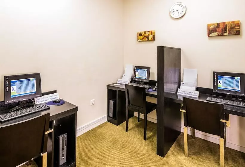 هتل Holiday Inn Express Dubai Airport, An Ihg