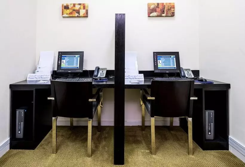 هتل Holiday Inn Express Dubai Airport, An Ihg