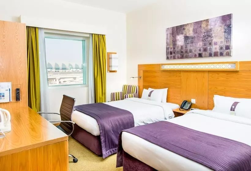 هتل Holiday Inn Express Dubai Airport, An Ihg