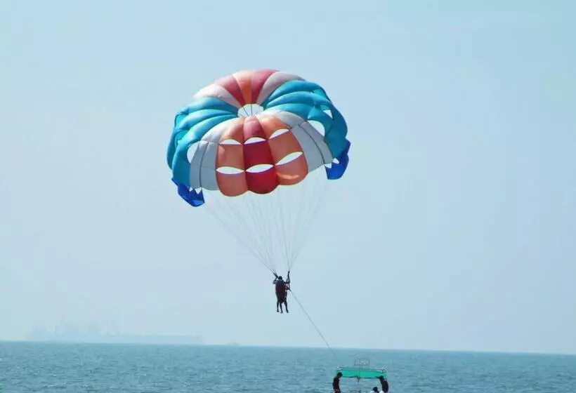 ホテル Kyriad Prestige Calangute Goa By Othpl