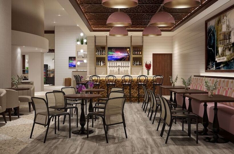 The Banyan Hotel Fort Myers, Tapestry Collection By Hilton