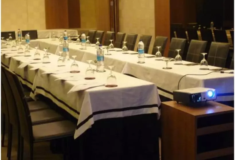 Udman Hotel Panchshila Park