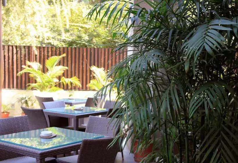 Udman Hotel Panchshila Park