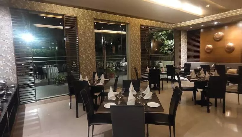 Udman Hotel Panchshila Park